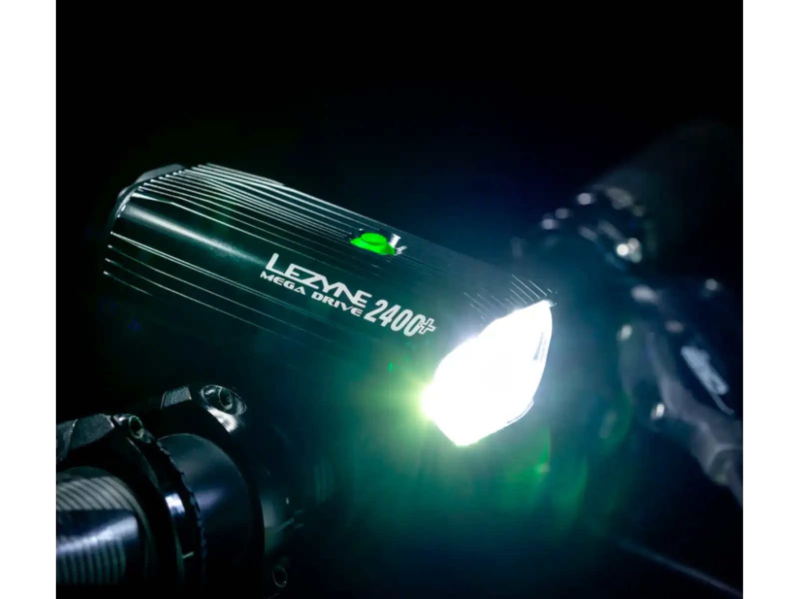 Lezyne Mega Drive 2400+ Loaded kit light set