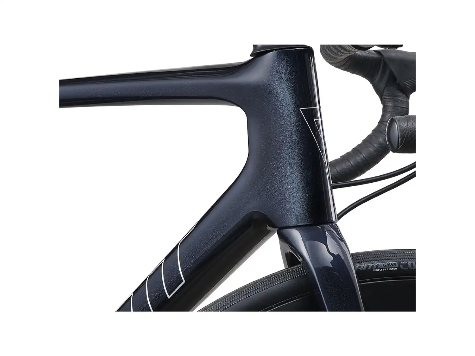 Giant TCR Advanced 1+ Disc-PC road bike cold night