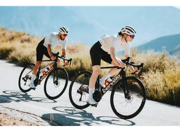 Cervélo Caledonia Rival AXS road bike Carmine