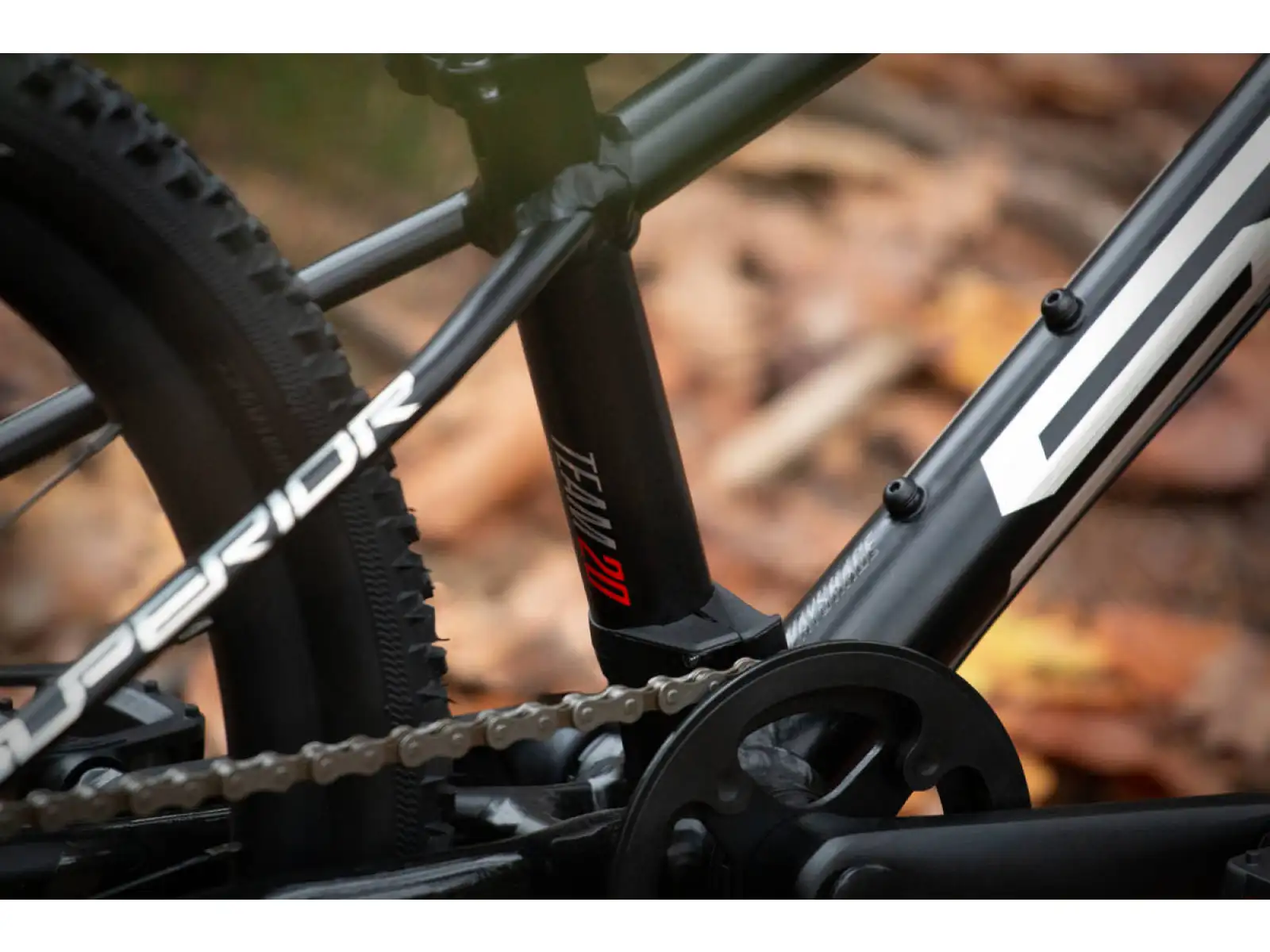 Superior Team 20 Matte Black/Hologram Chrome/Team Red children's bike