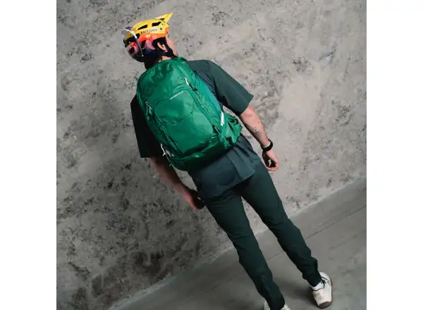 Evoc Explorer Pro 30 backpack Bottle Green