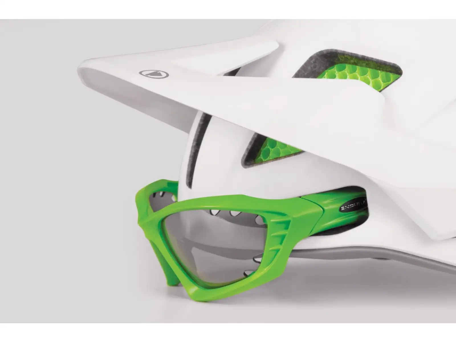 Endura MT500 helmet white