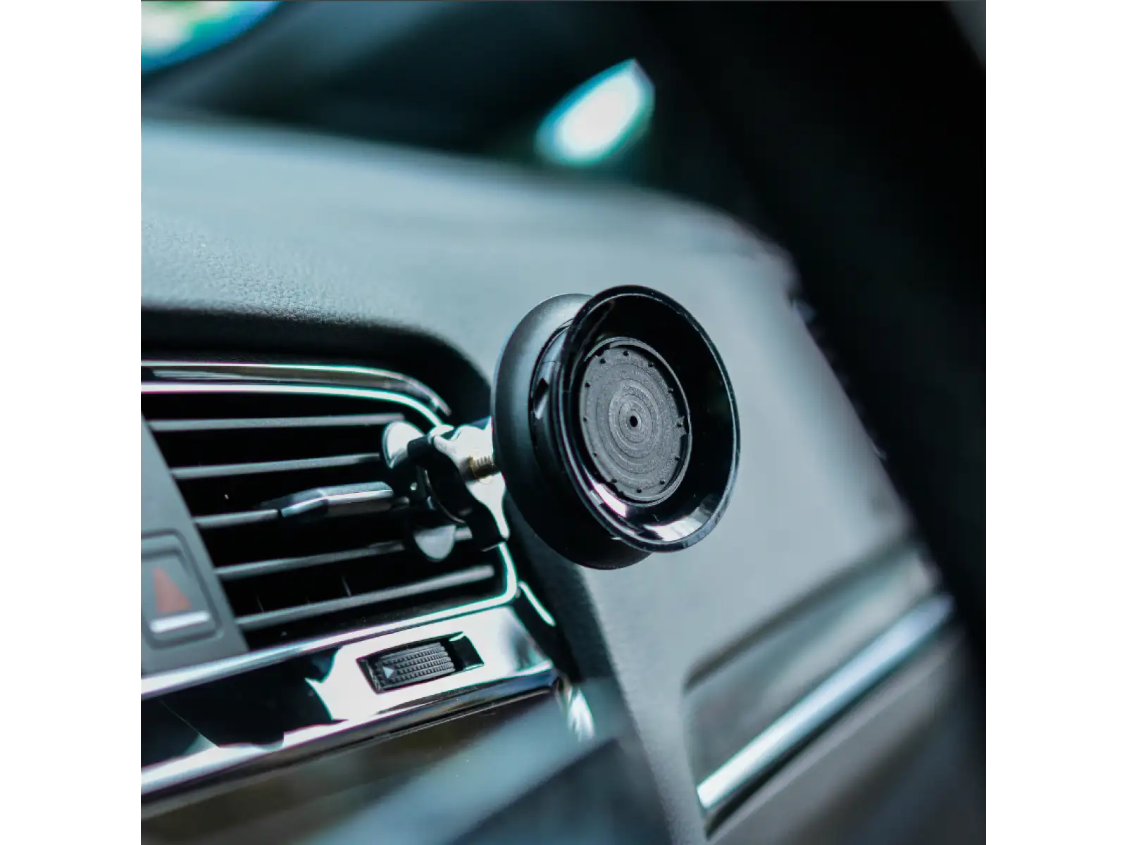 Fidlock Vacuum magnetic phone holder for car