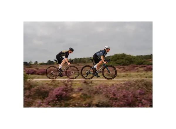 Isaac Torus Xplore GRX825 Di2 2x12 gravel bike Blast Bronze