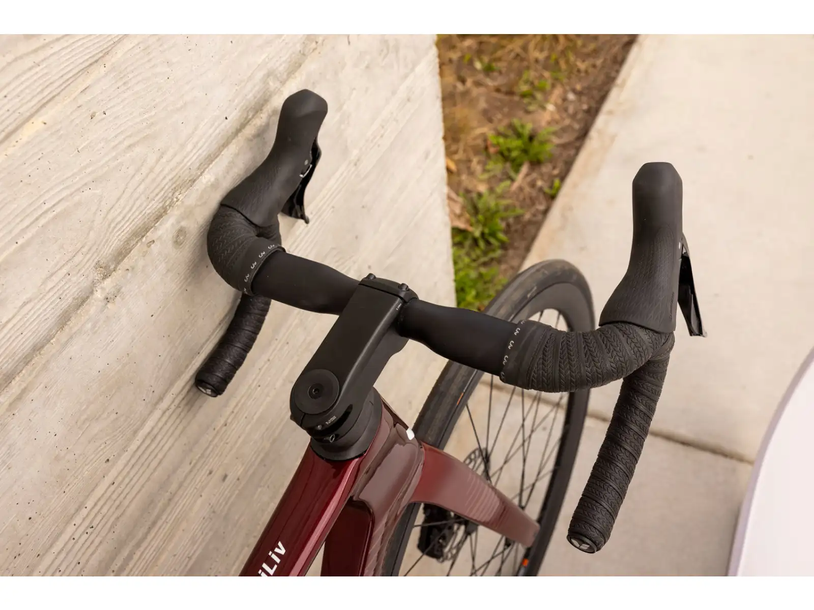 Liv EnviLiv Advanced 2 women's road bike Sangria