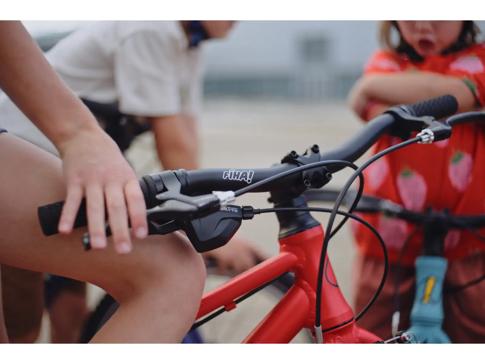 Fíha 24 Rockeeon children's bike red