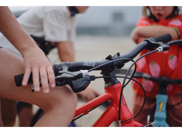 Fíha 24 Rockeeon children's bike red