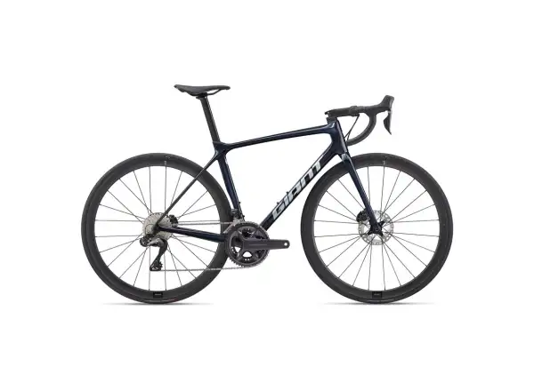 Giant TCR Advanced Pro 0 Disc Di2 GE road bike cold night