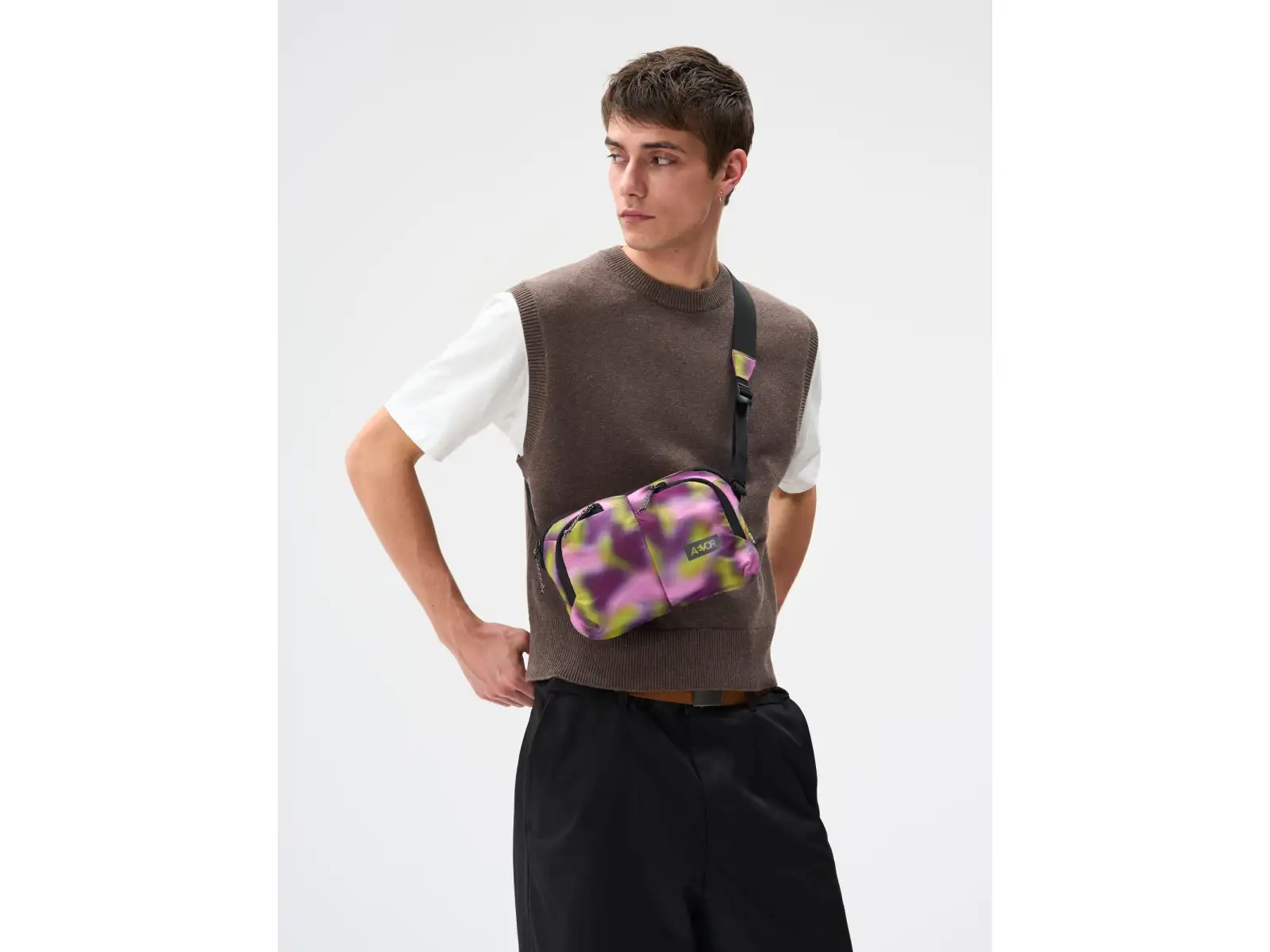 Aevor Sacoche shoulder bag 4 l Ripstop Psychedelic Slush