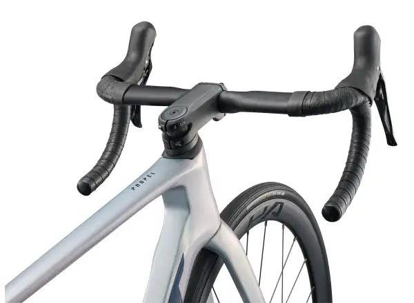 Giant Propel Advanced 2 road bike Supernova