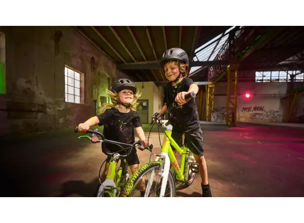 Woom GO 4 kids bike neon lime