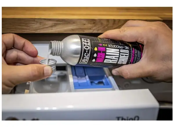 Muc Off Wash-In Rain Shield Re-proofer laundry detergent 300 ml