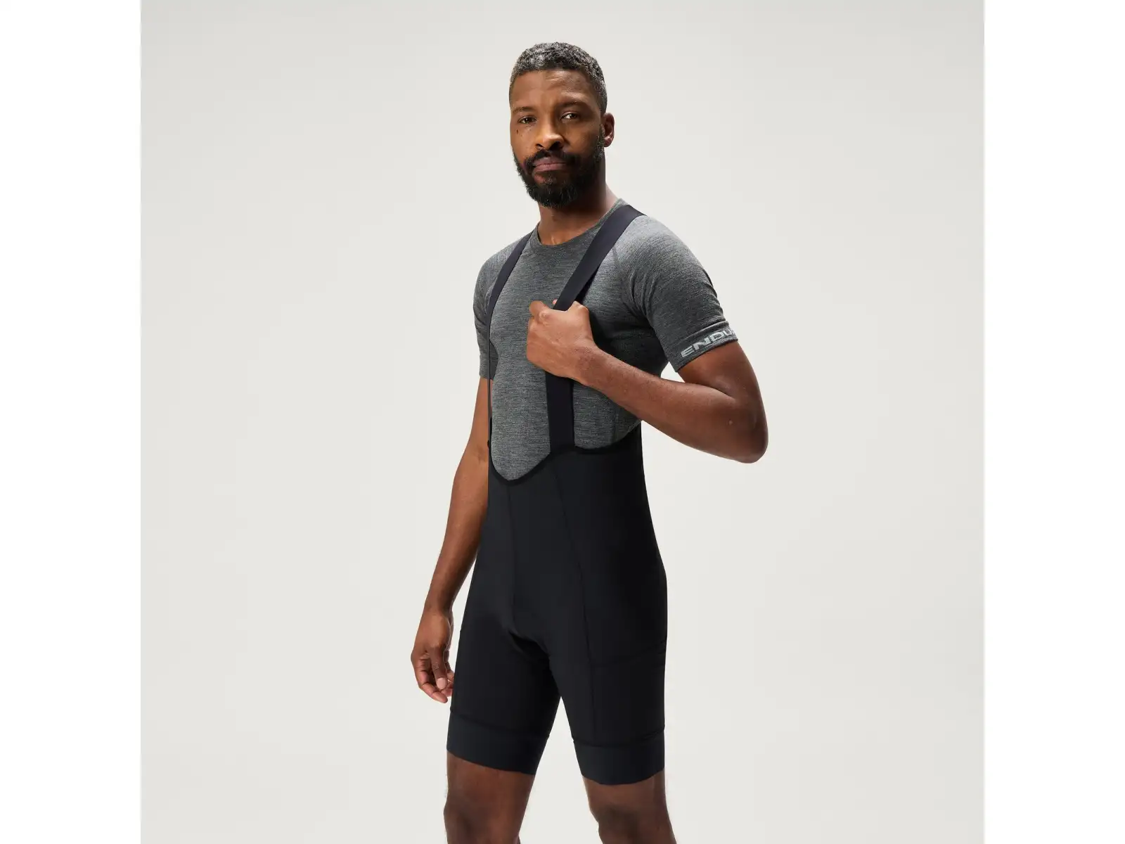 Endura Loop men's shorts with pad and bib Black