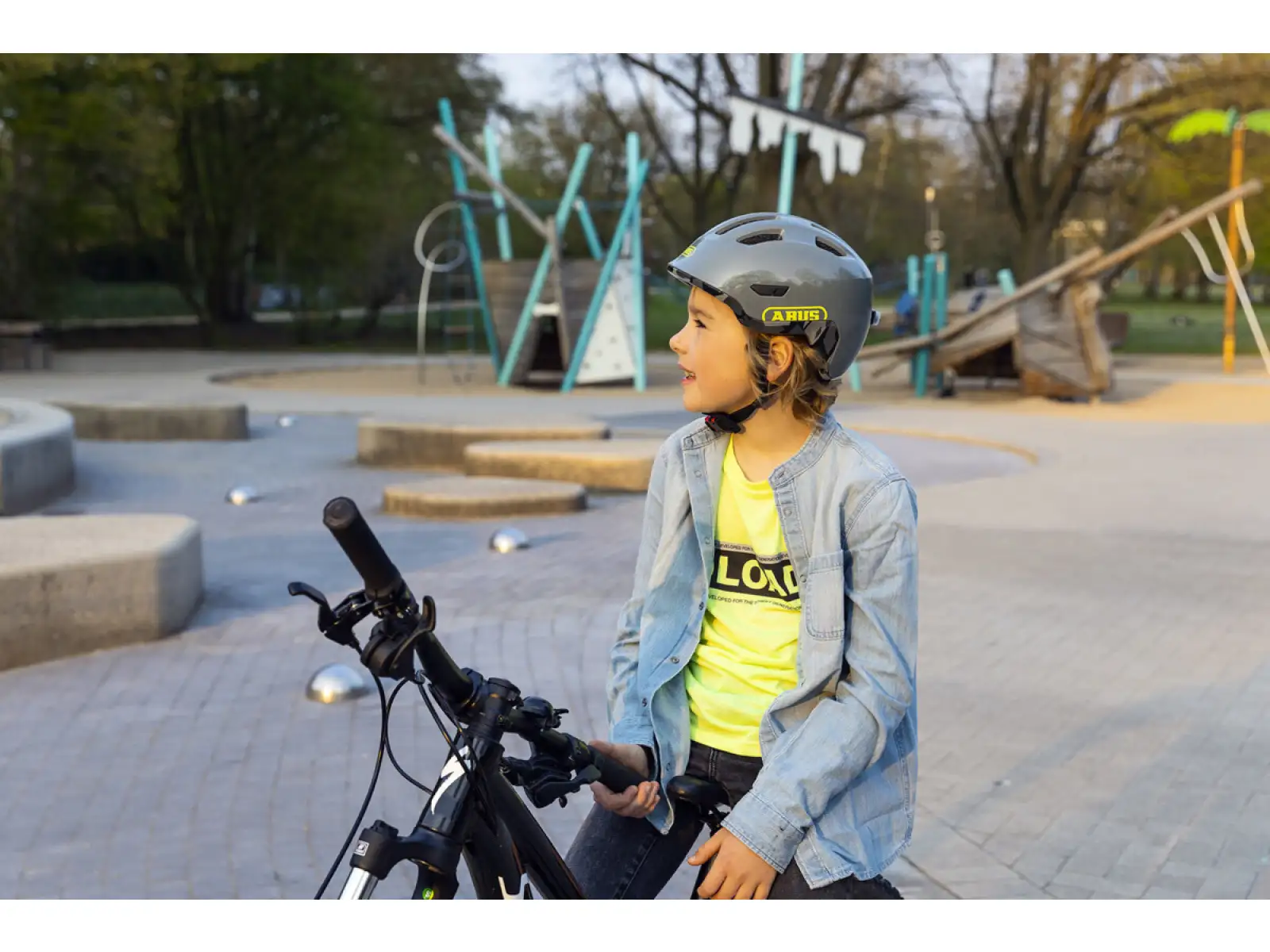 Abus Smiley 3.0 ACE LED kids helmet Velvet Black