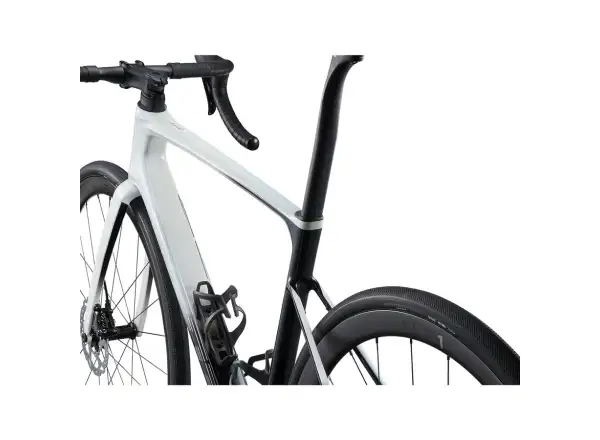 Giant Defy Advanced Pro 1 road bike Unicorn White