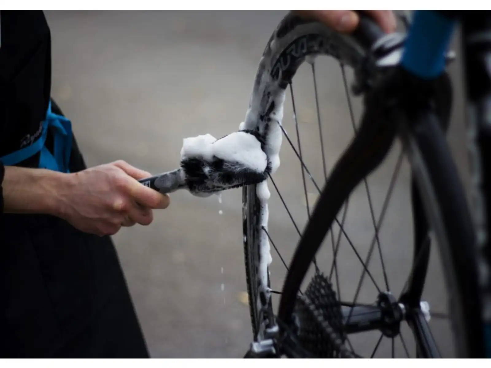 Muc-Off Wheel and Component Brush brush