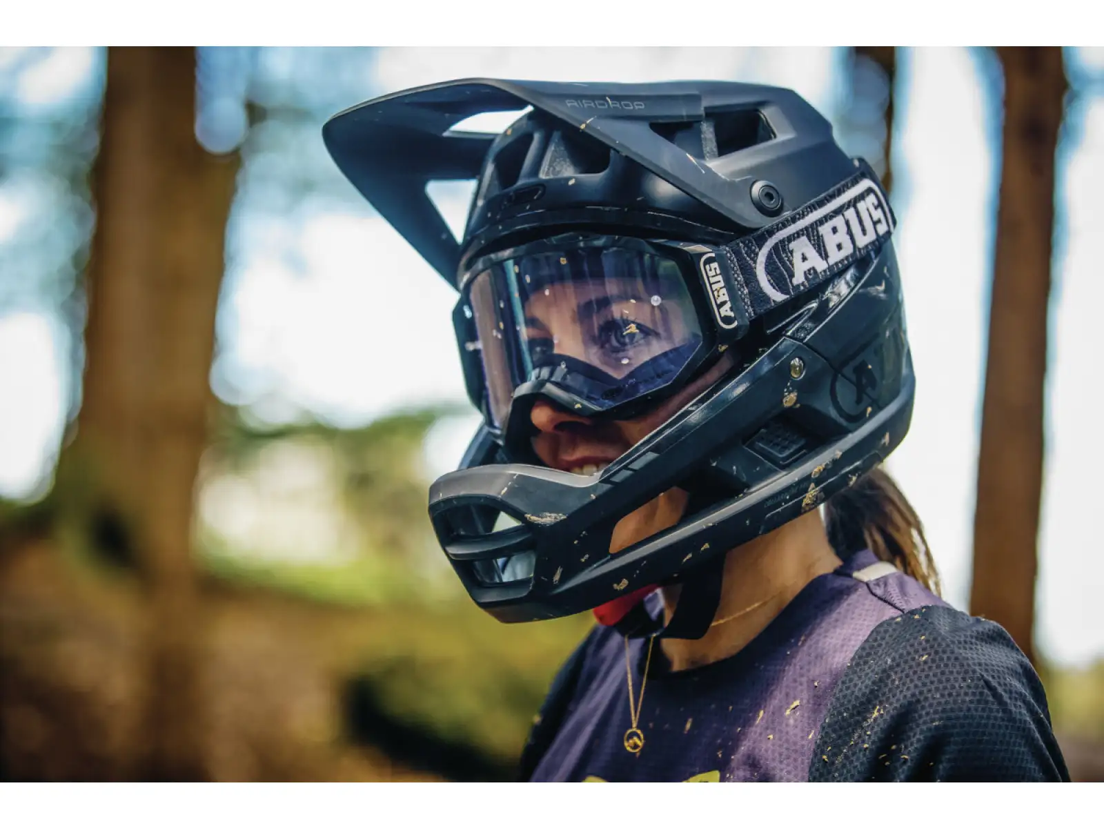 Abus AirDrop MIPS helmet Black Gold