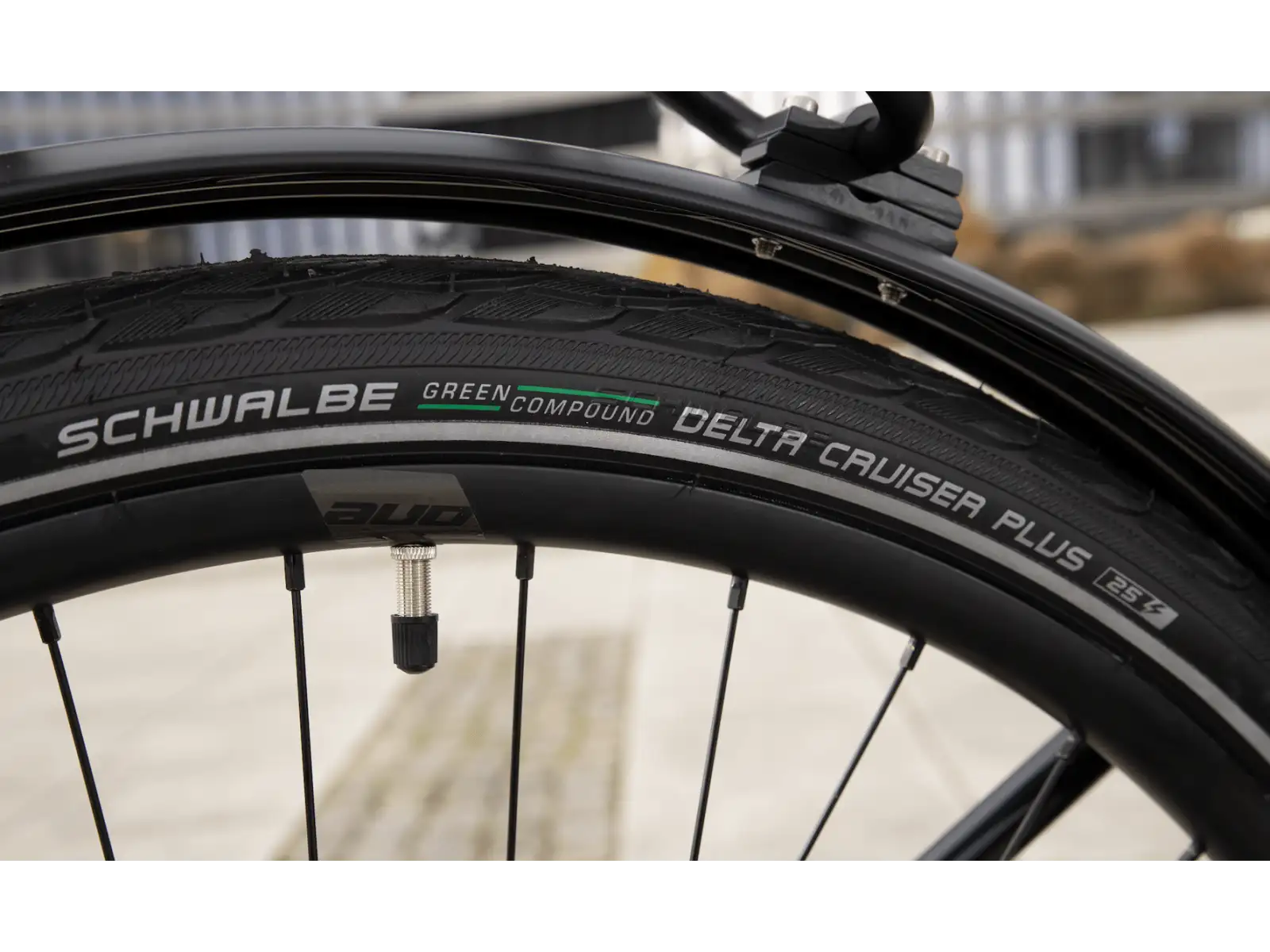 Superior Blox 6.7 T city bike Gloss Metallic Black