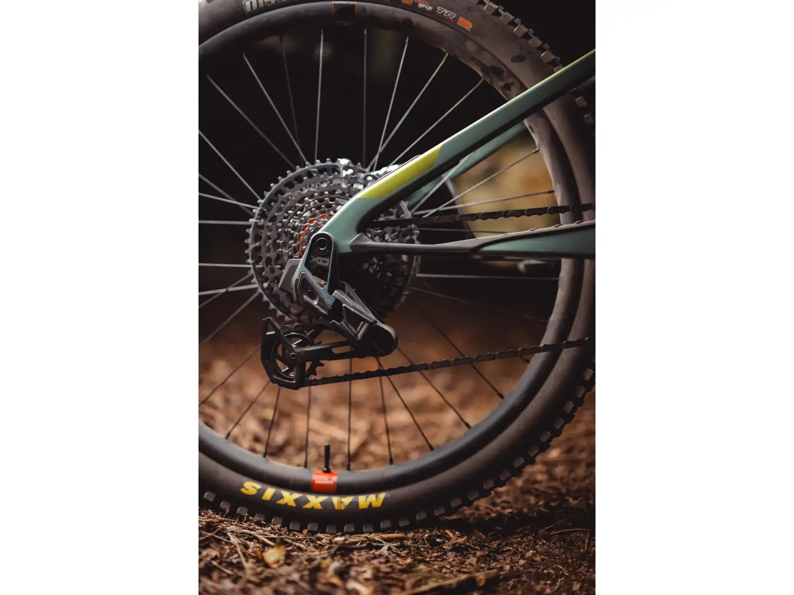 Cannondale Moterra SL Carbon 1 lightweight full-suspension e-bike JDE