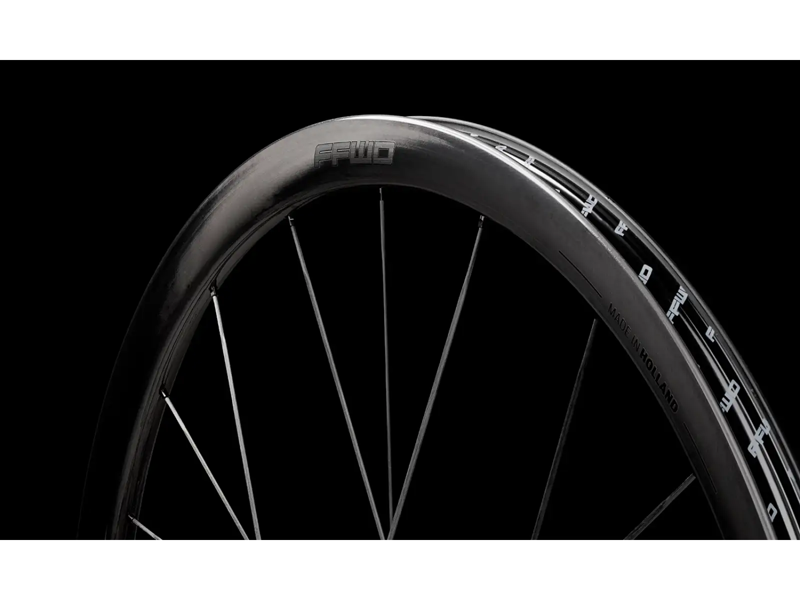 FFWD RAW CS 33 road wheelset Glossy Black