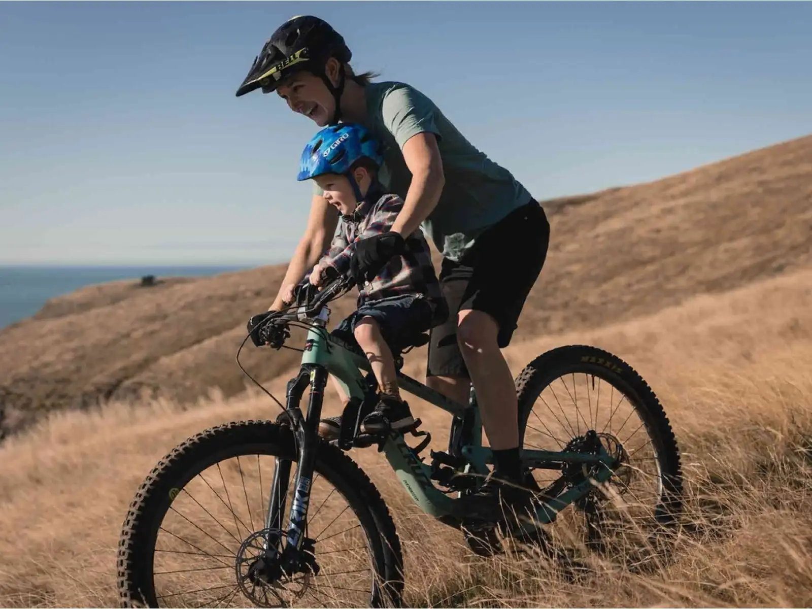 Kids Ride Shotgun Combo 2.0 child seat and frame handlebars