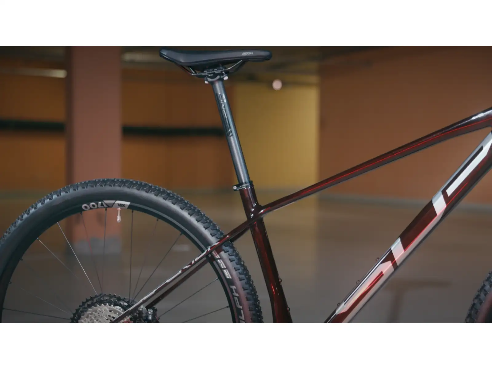 Superior Team 29 Elite Gloss Red Carbon/Chrome mountain bike