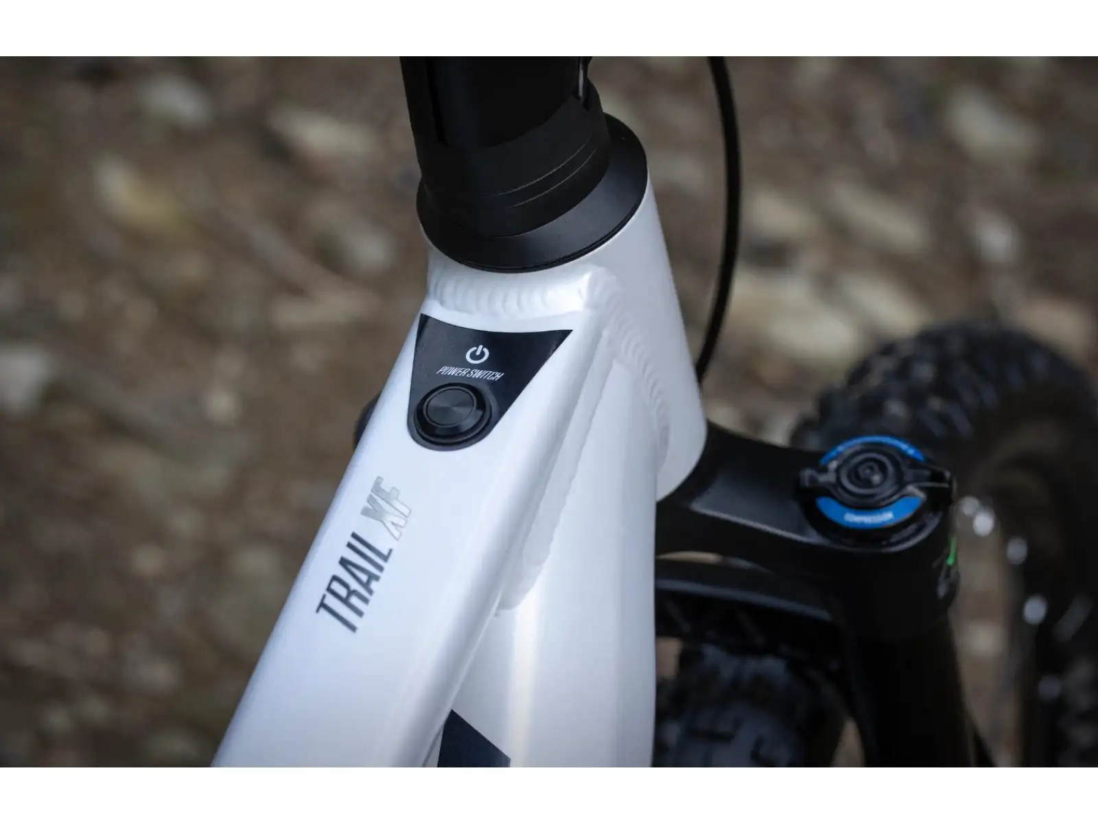 Superior eXF 9039 full-suspension e-bike Gloss White/Chrome Silver