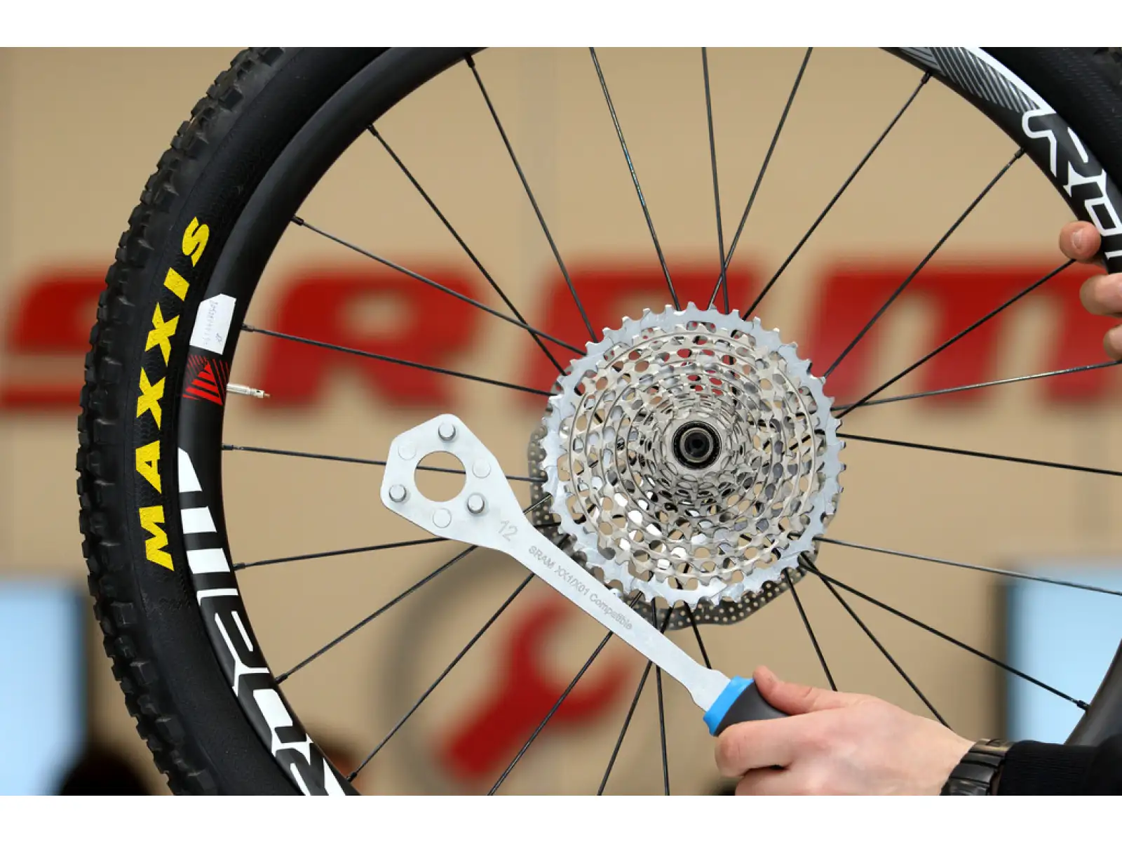 Unior cassette puller for 11/12-speed red