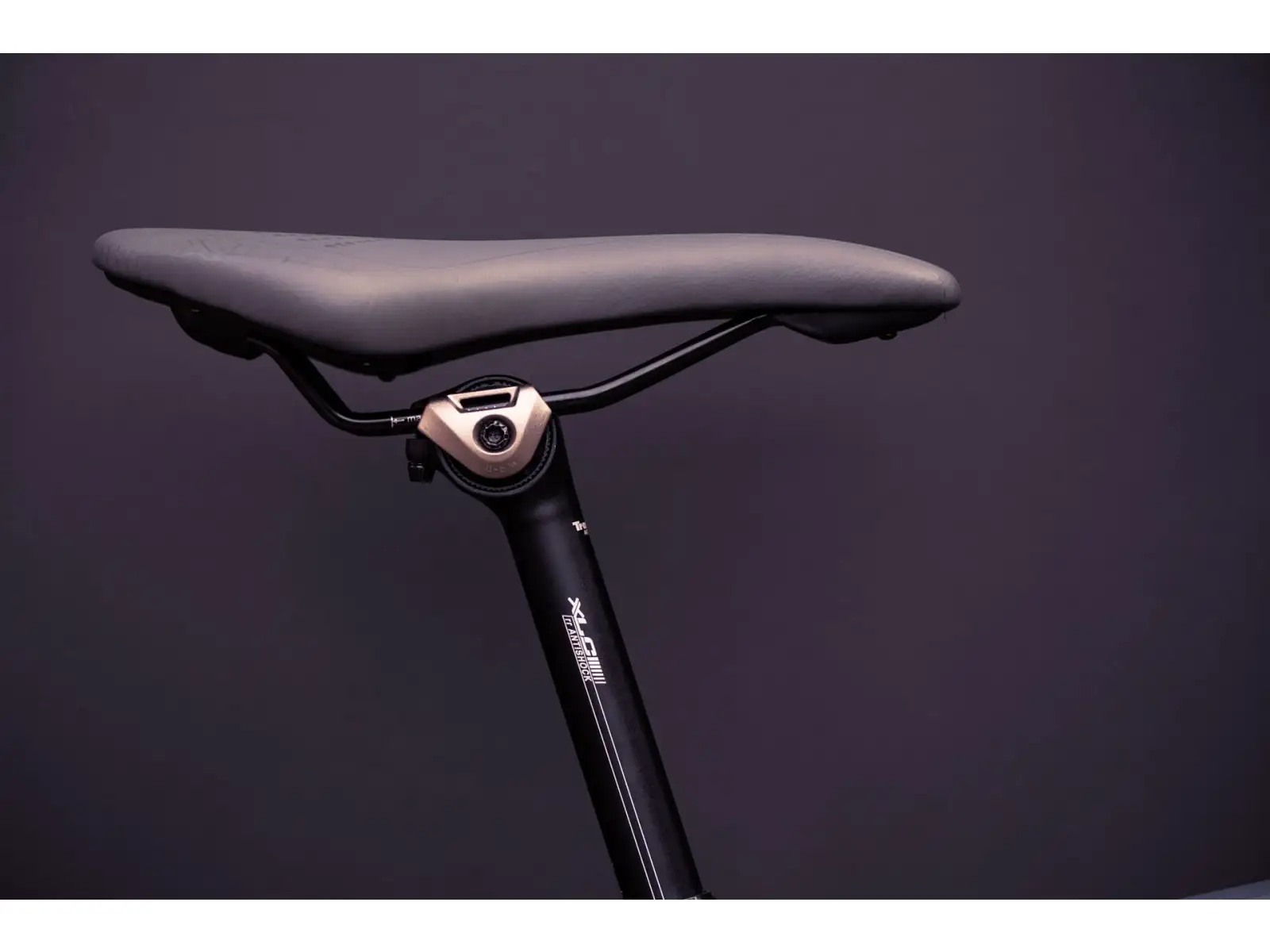 XLC Antishock SP-R05 seatpost 27,2/400 mm black