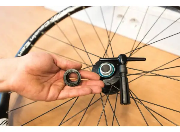 Unior Hub Genie extractor for 20 mm axle hubs