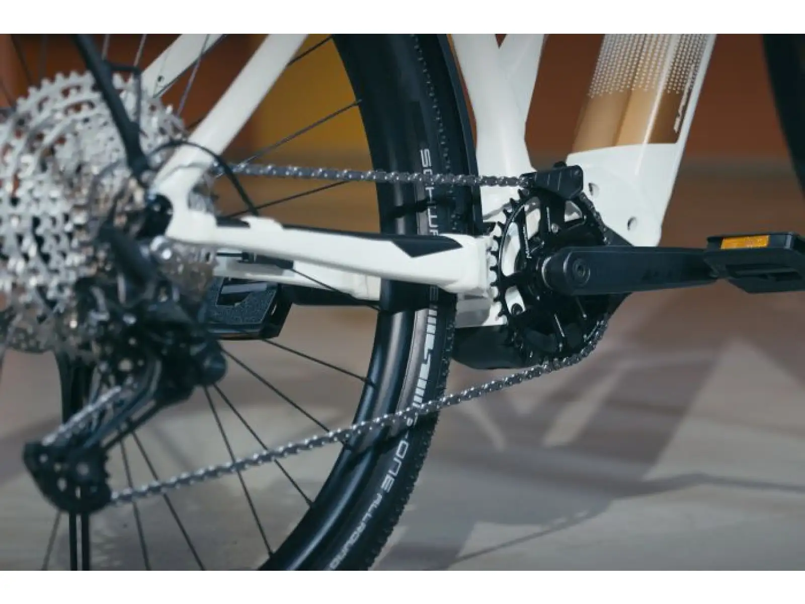 Superior eXR 6090 BL Touring II trekking e-bike Gloss White/Copper