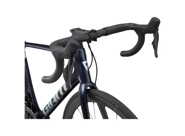 Giant TCR Advanced Pro 0 Disc Di2 GE road bike cold night