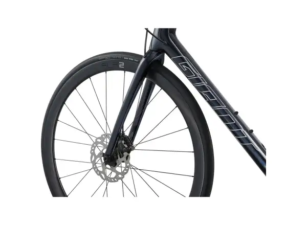 Giant TCR Advanced 1+ Disc-PC road bike cold night