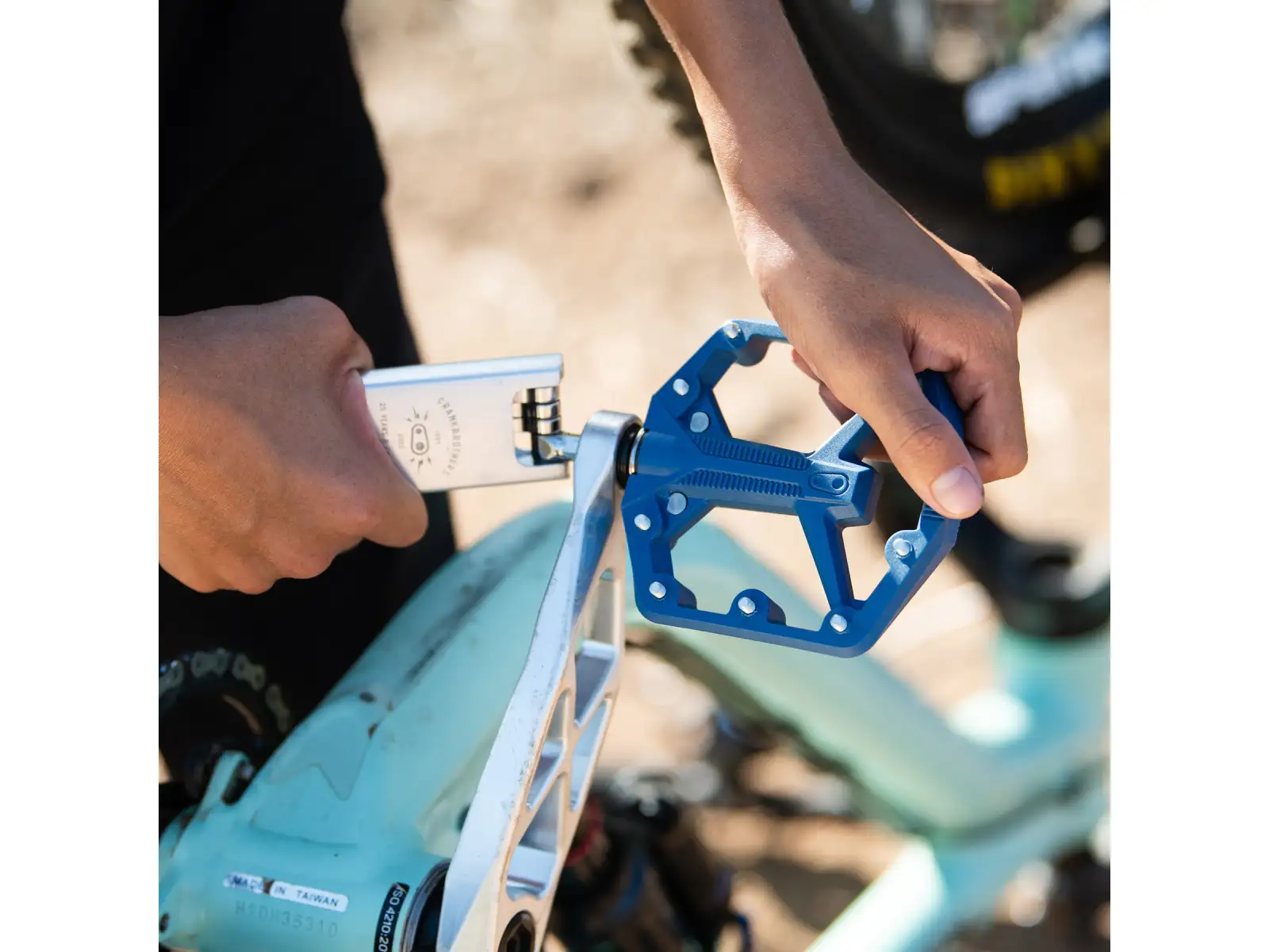 CRANKBROTHERS Stamp 1 Large platform pedals Sand Gen 2