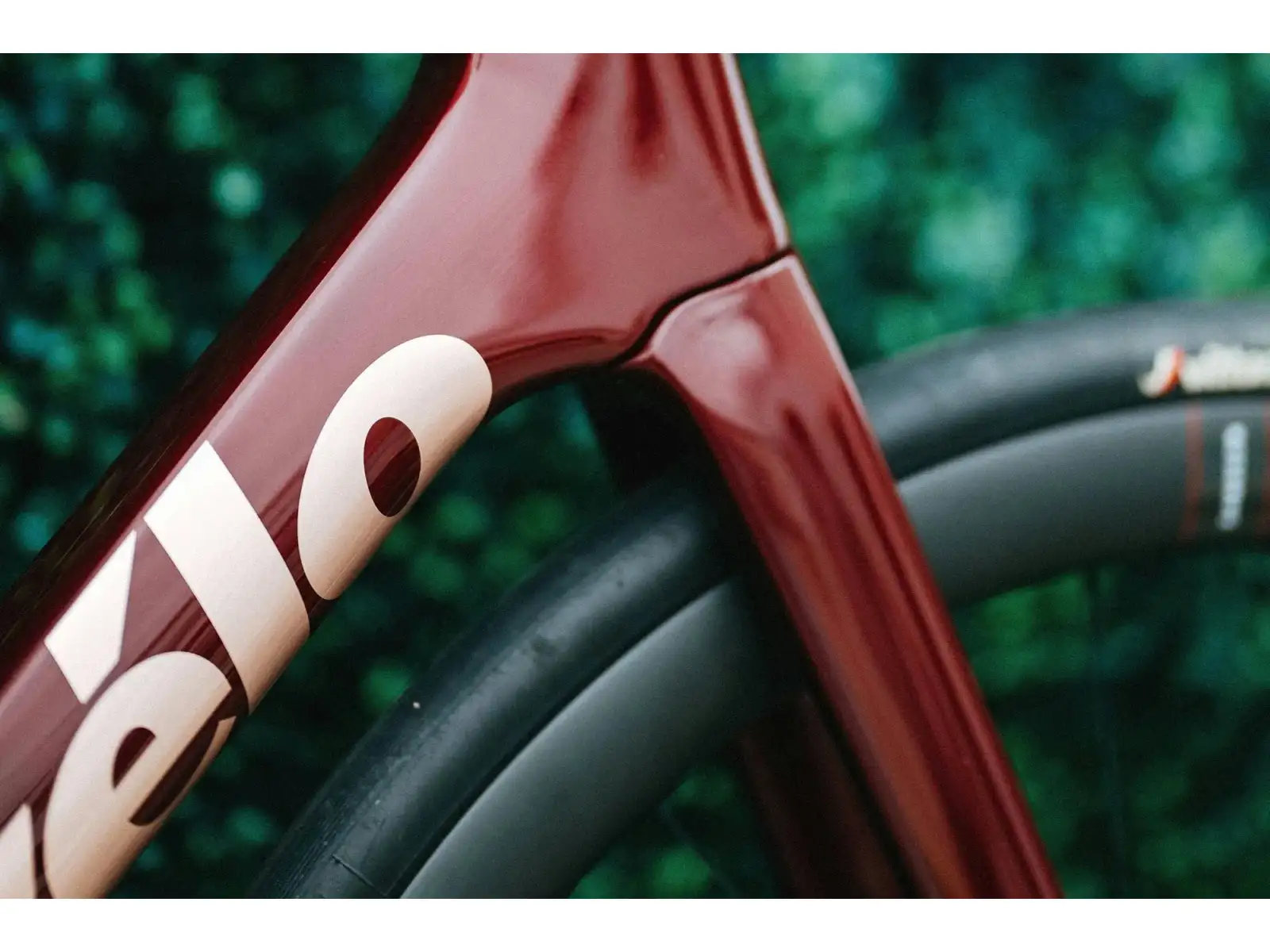 Cervélo Caledonia 5 Rival AXS road bike Carmine