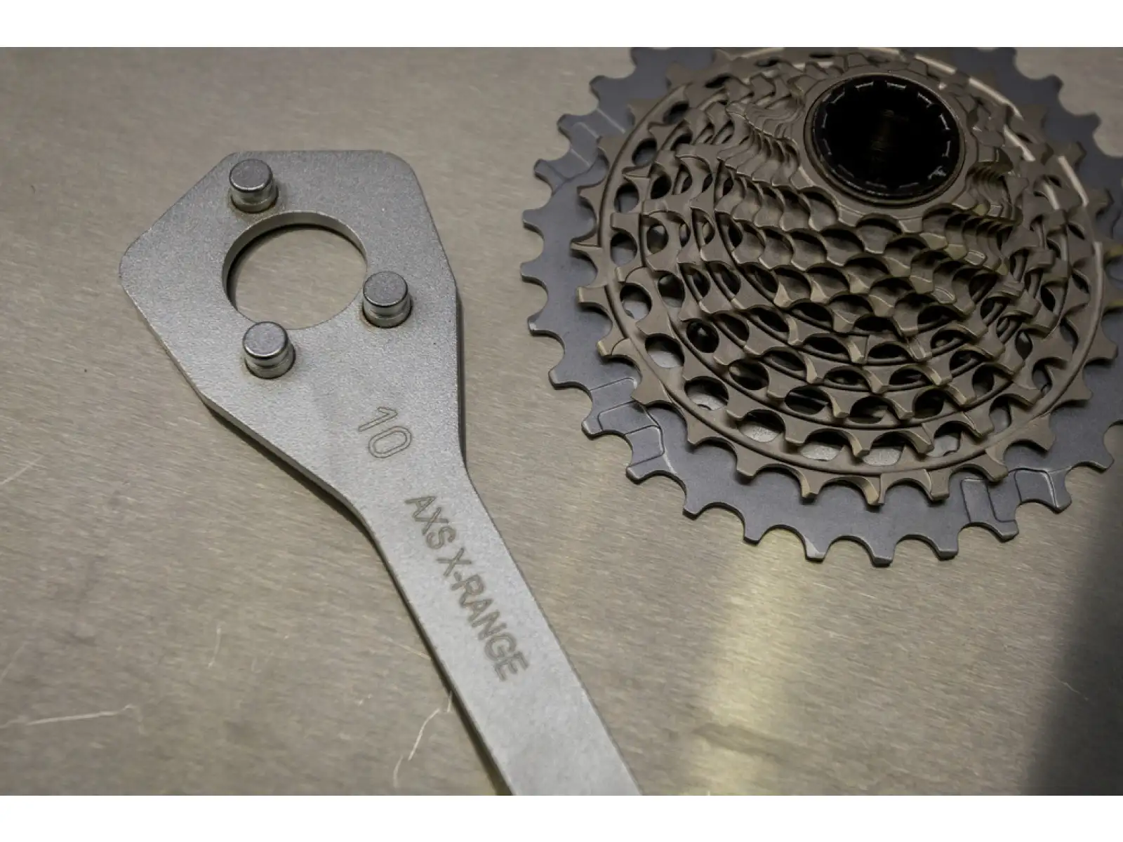 Unior cassette puller for 11/12-speed red