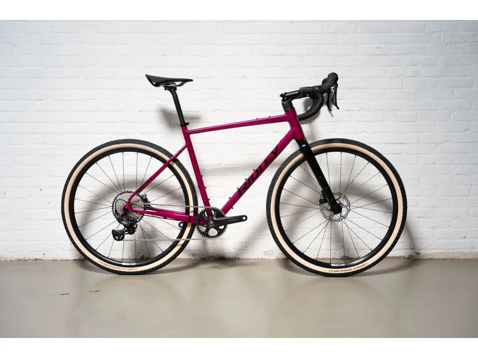 Ridley Kanzo Adventure Alu GRX400 gravel bike Jazzberry Jam Metallic/Black
