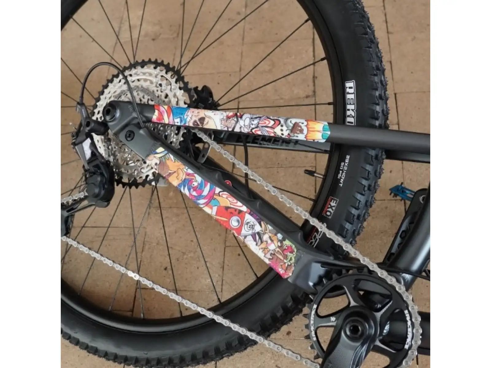 Rie:sel Design TAPE 3000 foil under chain Stickerbomb Eyecatcher