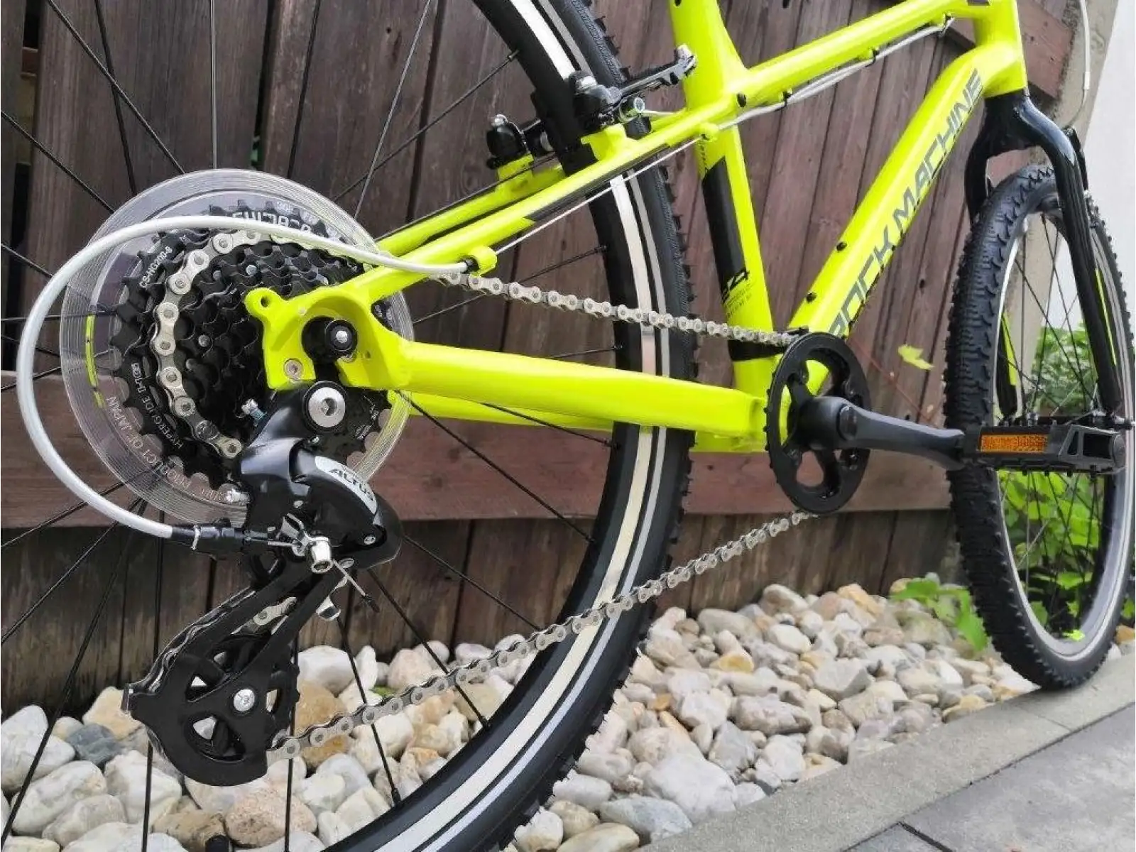 Rock Machine Thunder 24 Gloss Radioactive Yellow/Black/Dark Grey children's bike