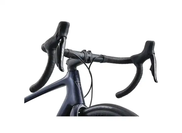 Giant TCR Advanced 1+ Disc-PC road bike cold night