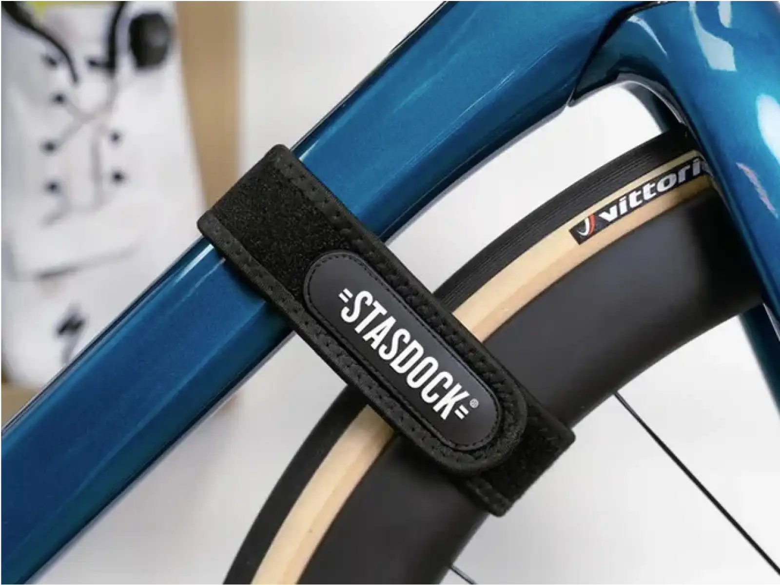 Stasdock strap for securing the front wheel