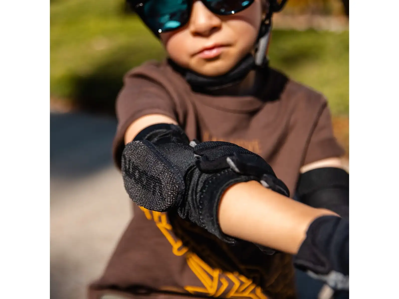 Woom Neebows children's elbow protectors