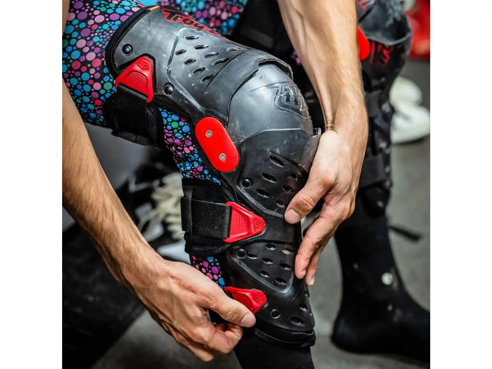 Troy Lee Designs Triad knee guards black