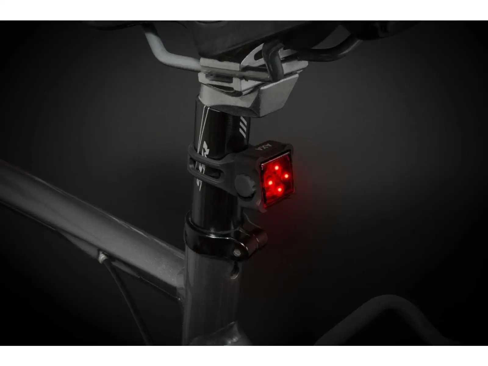 AXA Niteline 11 front and rear light
