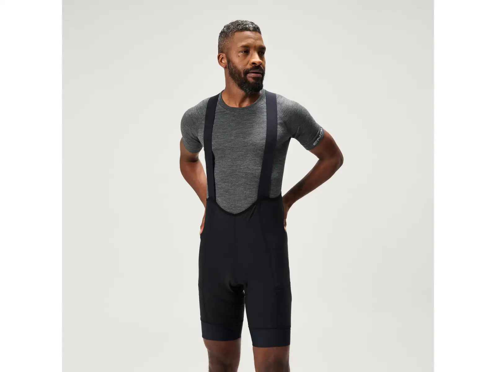 Endura Loop men's shorts with pad and bib Black