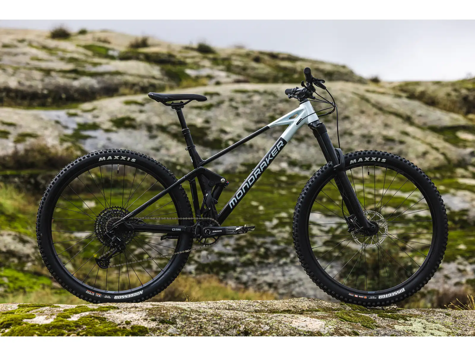 Mondraker Raze full-suspension bike black/dirty white