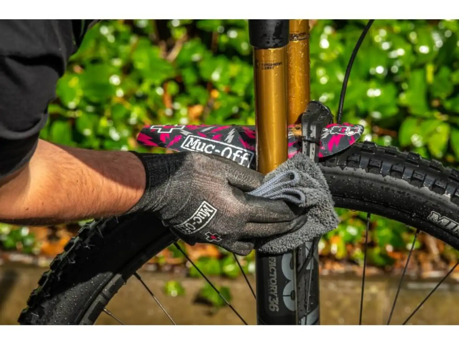 Muc-Off Microfibre Polishing Cloth 24x24 cm grey