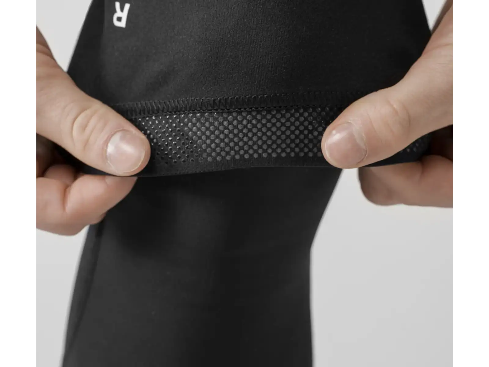 Grip Grab AquaRepel 2 Water-Resistant leg warmers black