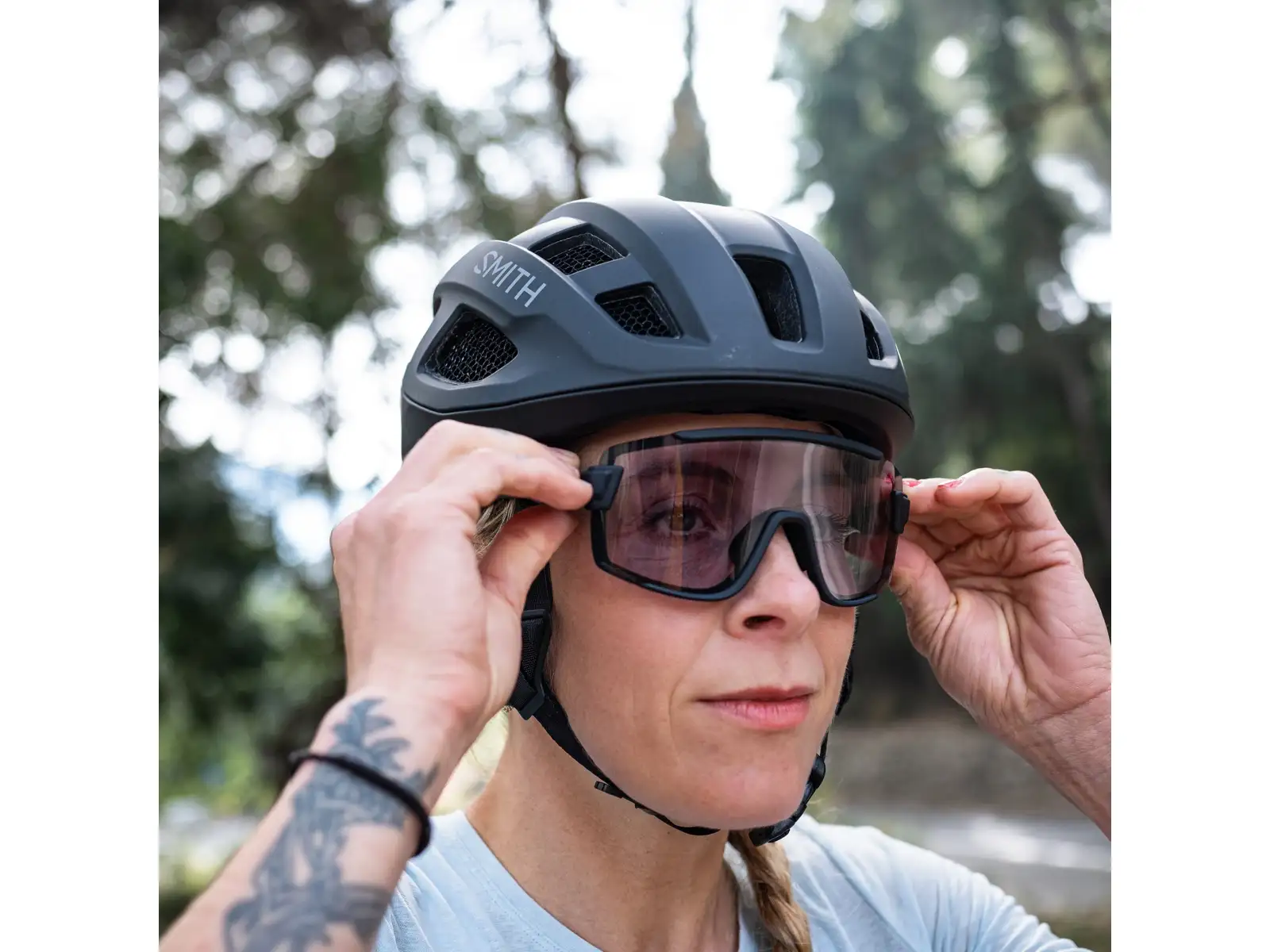 Smith Wildcat cycling glasses Matte Black/ChromaPop Photochromic Clear To Gray