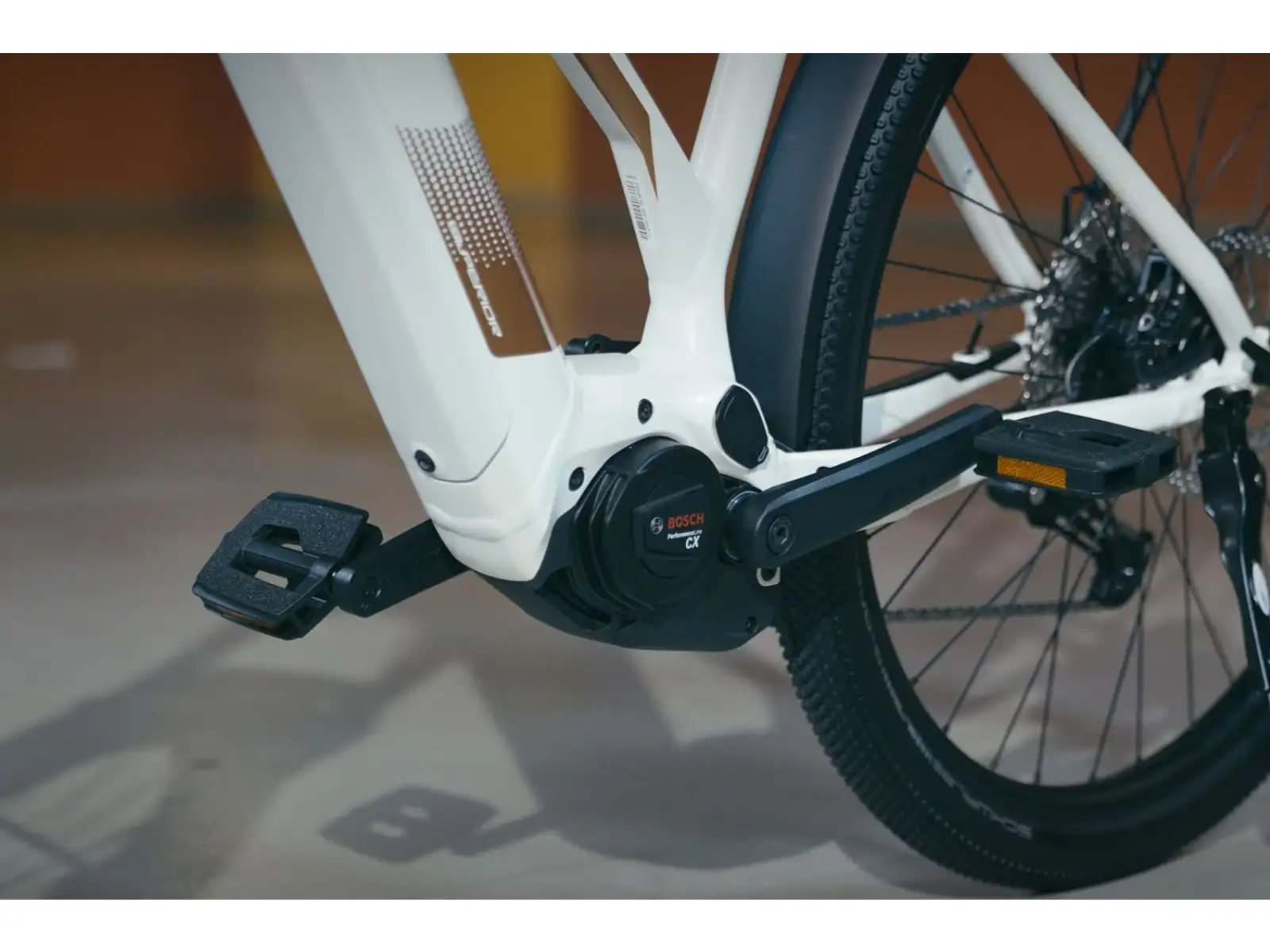 Superior eXR 6090 BL Touring II trekking e-bike Gloss White/Copper